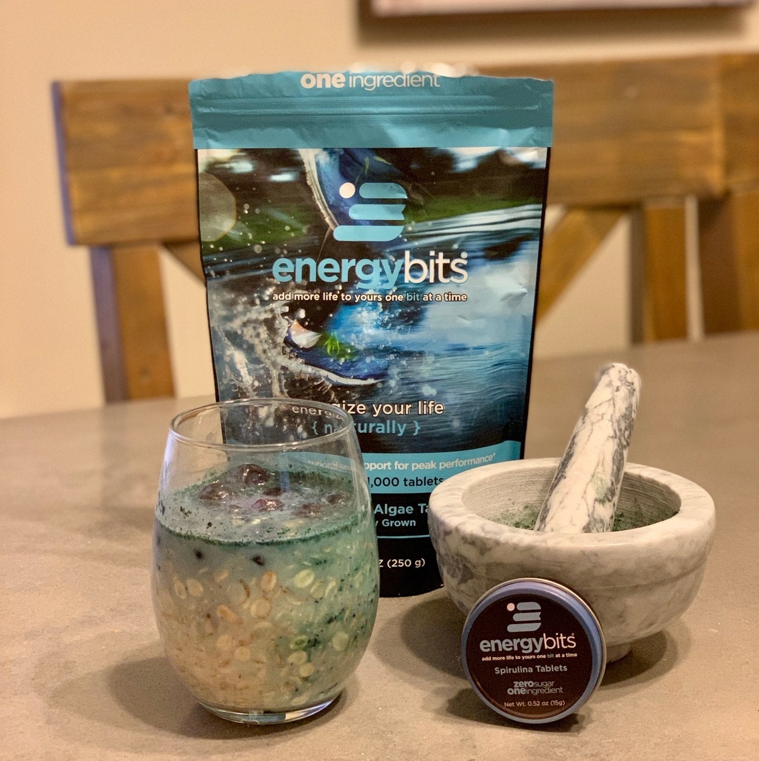 Easy Blueberry and Spirulina Overnight Oats - ENERGYbits